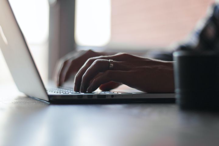 When to Prompt Surveys to Maximize the Responses?